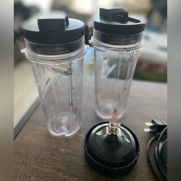Ninja Fit Blender + 2 cups + 2 sipping lids - Picture 4 of 8